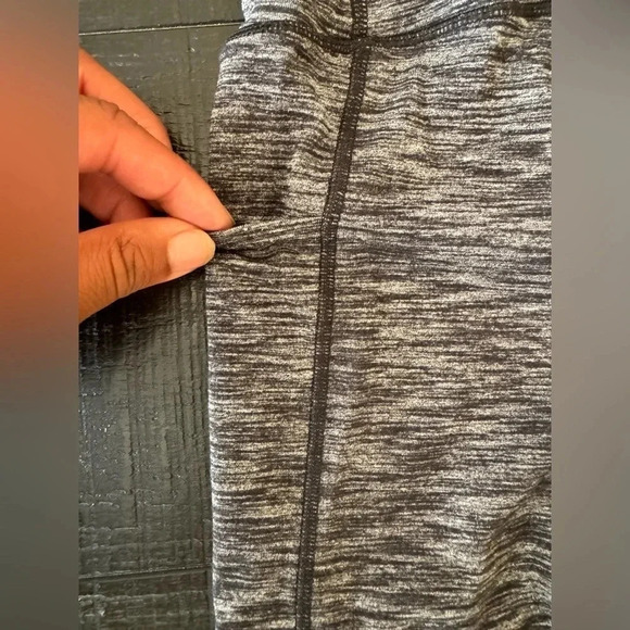 Victoria's Secret Gray Heather Knockout Pocket High Waist Activewear Leggings - Picture 4 of 6